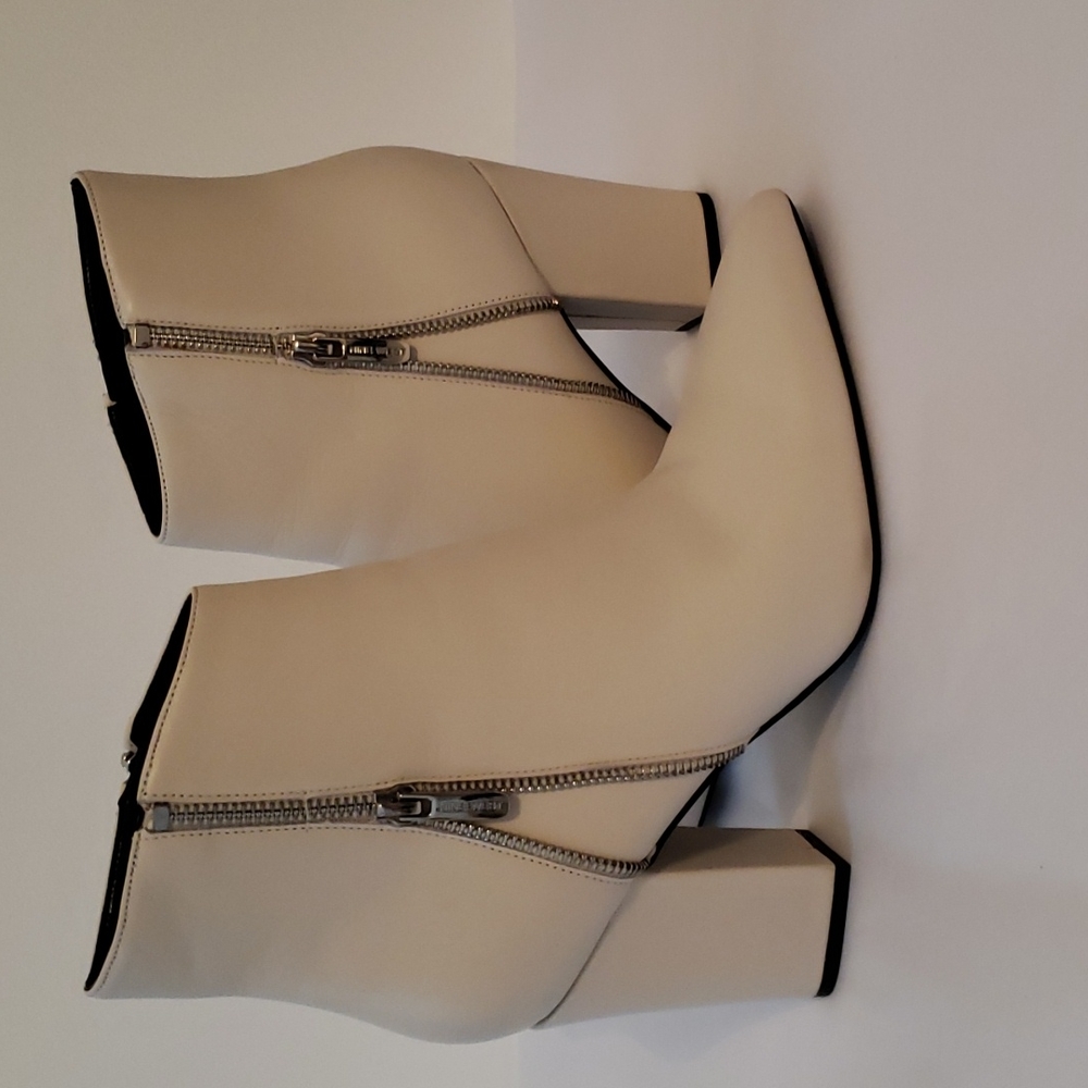 Nine West ankle boots/booties size 9.  Excellent pre owned condition. - Picture 5 of 8